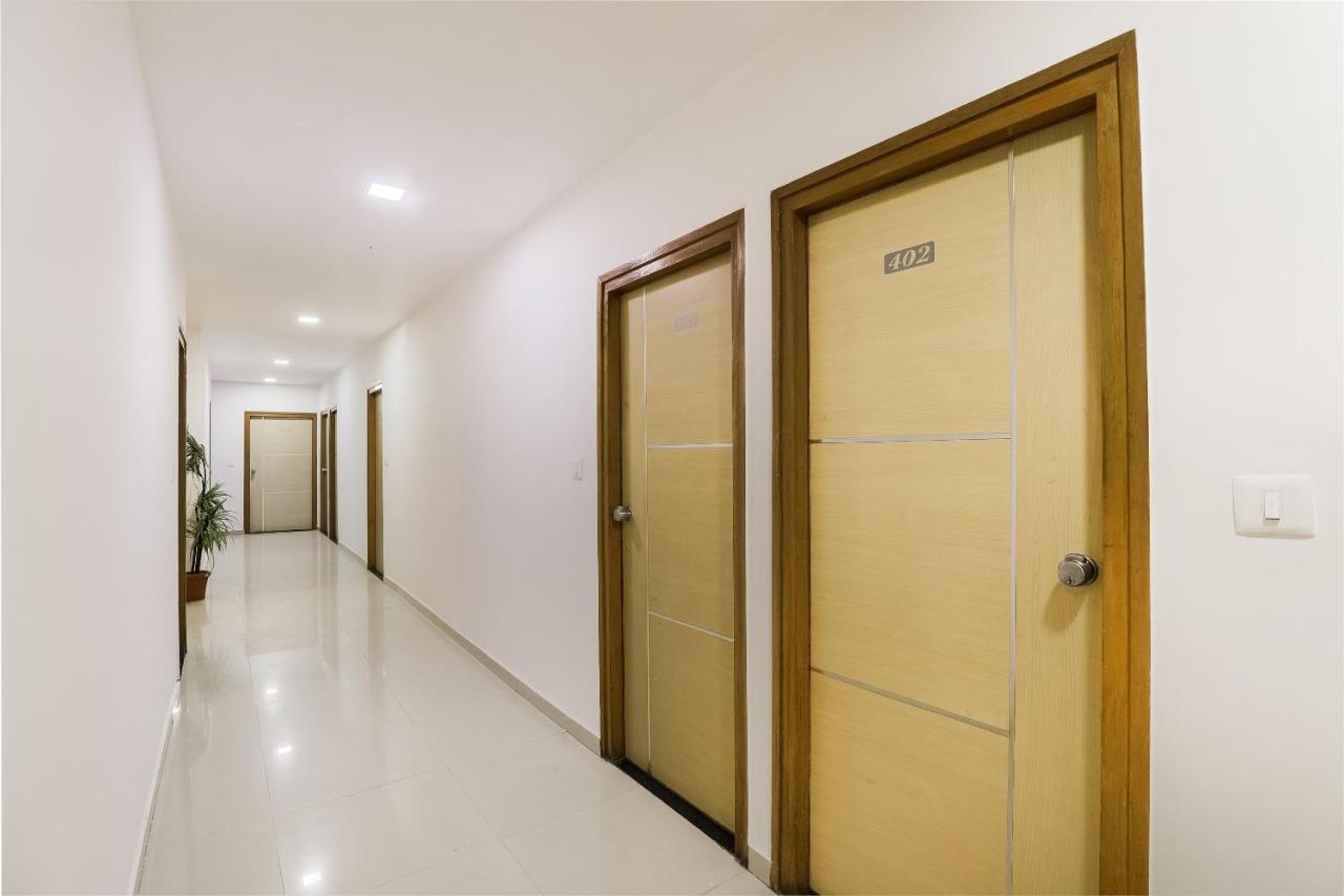 Oyo Hotel D Veeray Ahmedabad Exterior photo