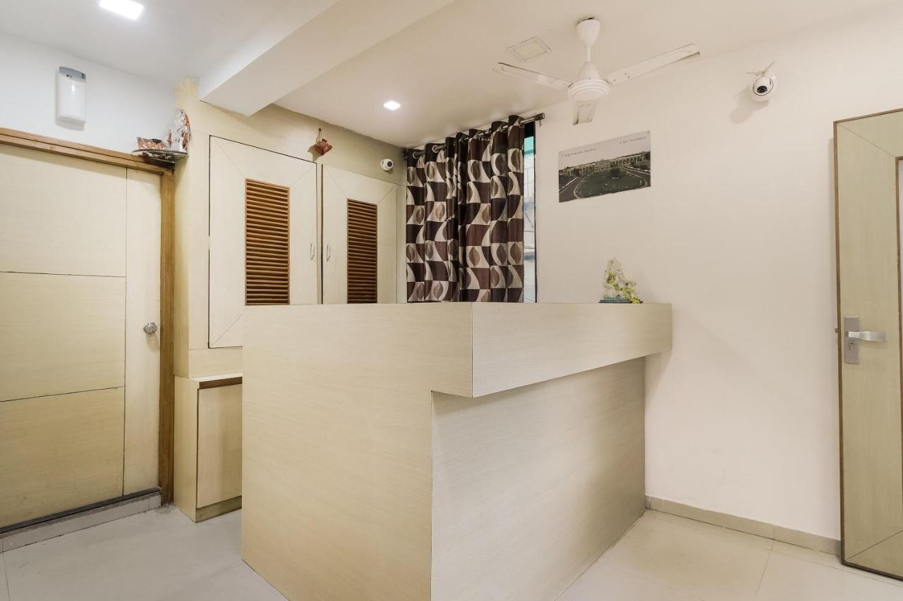 Oyo Hotel D Veeray Ahmedabad Exterior photo
